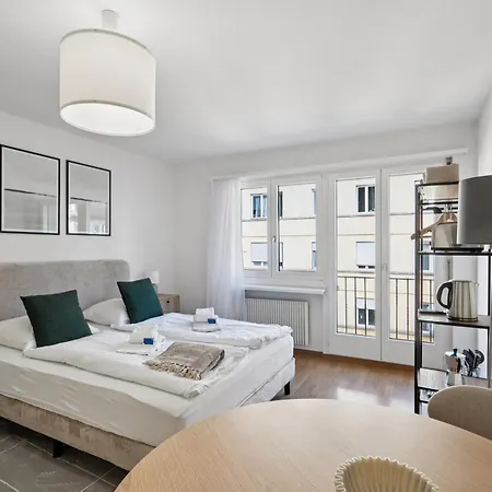 Executive - Crown 12