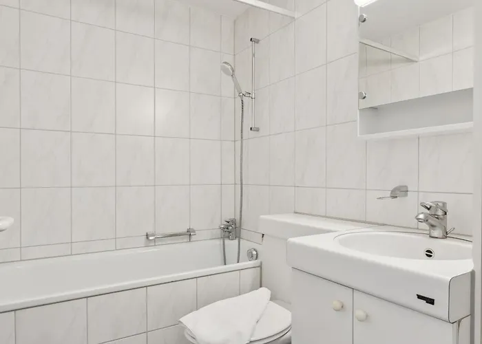 Executive - Crown 12 زيورخ